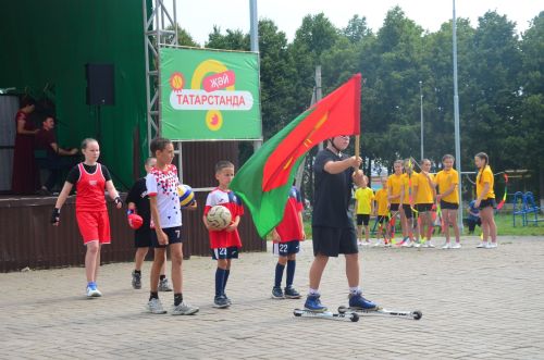Районда алдынгы төзүчеләр һәм физкультурачылар бүләкләнде