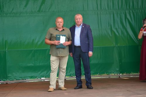 Районда алдынгы төзүчеләр һәм физкультурачылар бүләкләнде