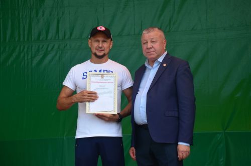 Районда алдынгы төзүчеләр һәм физкультурачылар бүләкләнде