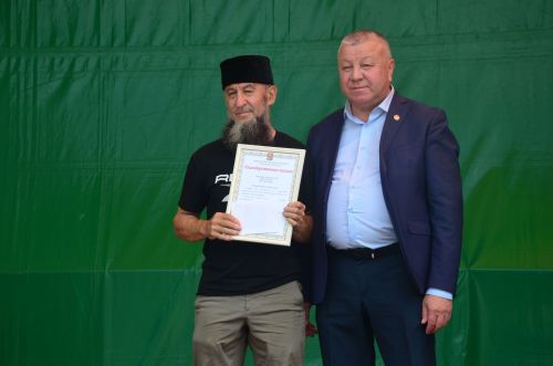 Районда алдынгы төзүчеләр һәм физкультурачылар бүләкләнде