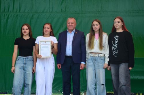 Районда алдынгы төзүчеләр һәм физкультурачылар бүләкләнде