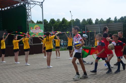 Районда алдынгы төзүчеләр һәм физкультурачылар бүләкләнде