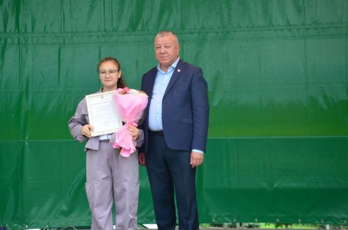 Районда алдынгы төзүчеләр һәм физкультурачылар бүләкләнде