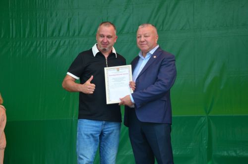 Районда алдынгы төзүчеләр һәм физкультурачылар бүләкләнде