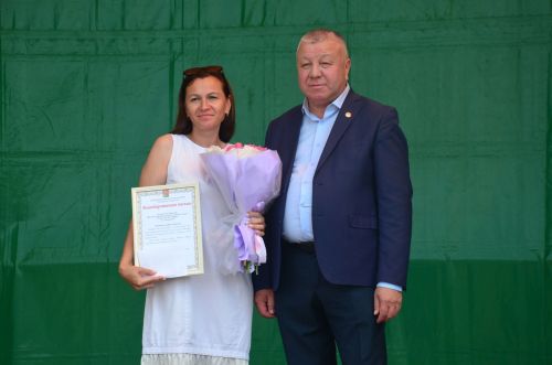 Районда алдынгы төзүчеләр һәм физкультурачылар бүләкләнде