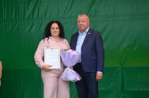 Районда алдынгы төзүчеләр һәм физкультурачылар бүләкләнде