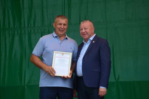 Районда алдынгы төзүчеләр һәм физкультурачылар бүләкләнде