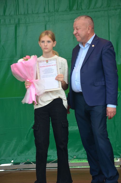Районда алдынгы төзүчеләр һәм физкультурачылар бүләкләнде
