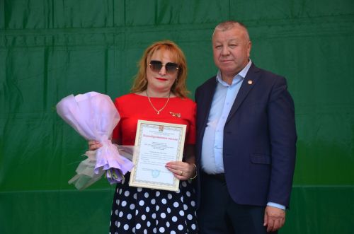 Районда алдынгы төзүчеләр һәм физкультурачылар бүләкләнде