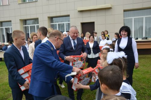 Районның 300 укучысы мәктәп бусагасын тәүге тапкыр атлап керделәр