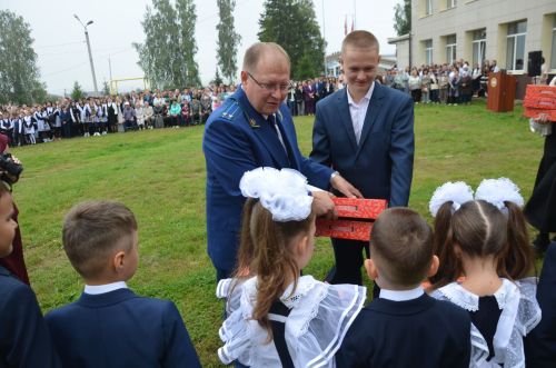 Районның 300 укучысы мәктәп бусагасын тәүге тапкыр атлап керделәр