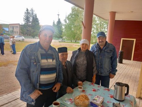 Иске Минзәләбаш авылының иң өлкән кешесе сайлады