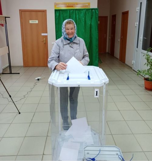Ләкелеләр сайлауга участок ачылганчы ук килделәр