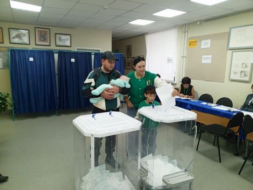 Сайлауларга гаиләләр белән киләләр
