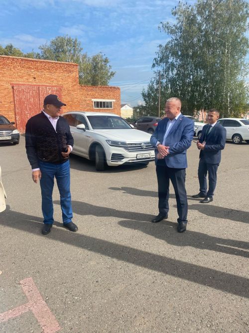 “Мәктәпкә килгәч, балачак искә төшә”, - диде Җәүдәт Салихов