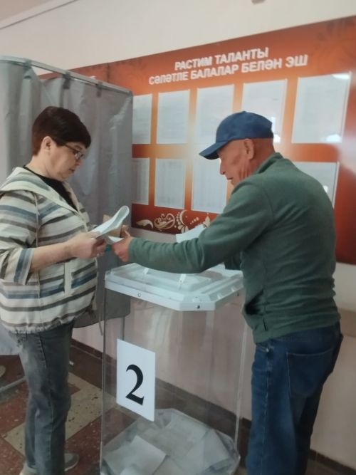 Сайлауларга гаиләләр белән киләләр