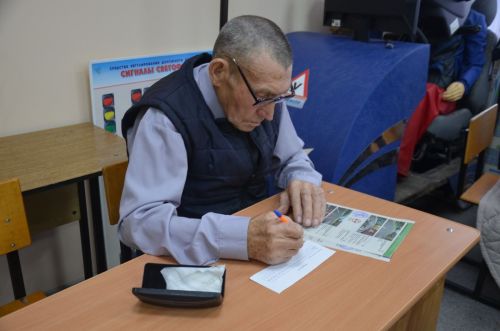 Районның машинаны иң оста йөртүче өлкәннәре ачыкланды