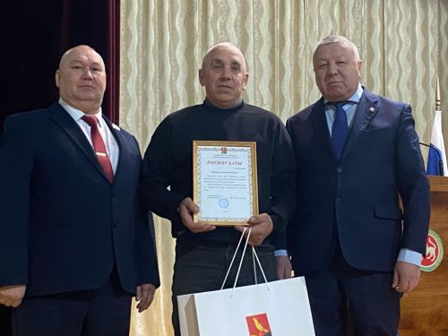 Петровский Заводта кунакчыл халык яши