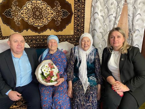 Маhинур апа 95 яшьлек гомер бәйрәменә кунаклар чакырган