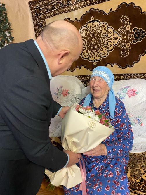 Маhинур апа 95 яшьлек гомер бәйрәменә кунаклар чакырган