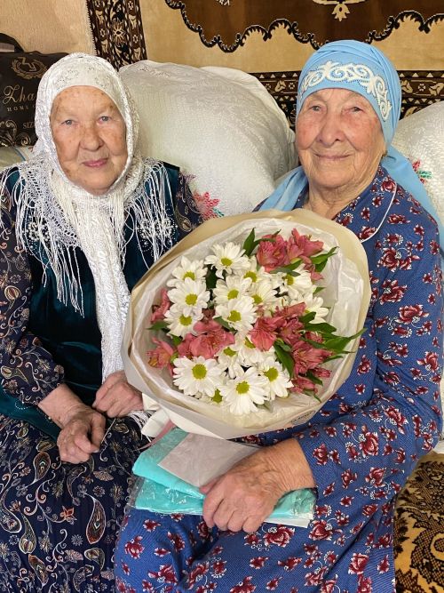 Маhинур апа 95 яшьлек гомер бәйрәменә кунаклар чакырган
