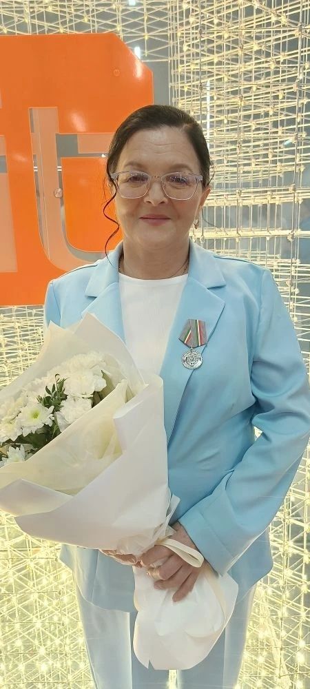 Кечкенәдән шәфкать туташы булырга хыялланган кыз максатына ирешә