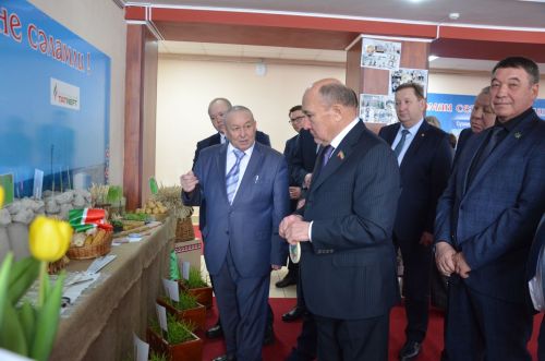 Марат Әхмәтов район җитештерүчеләре продукциясен авыз итеп тә карады
