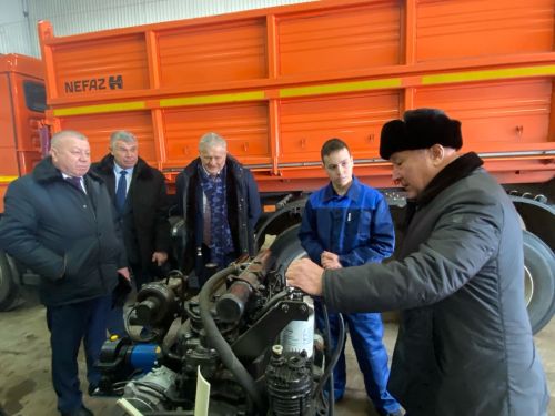 Дәүләт Советы рәисе урынбасары аграр көллиятнең яңа техникасы белән танышты