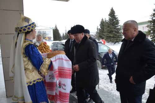 Марат Әхмәтов район җитештерүчеләре продукциясен авыз итеп тә карады