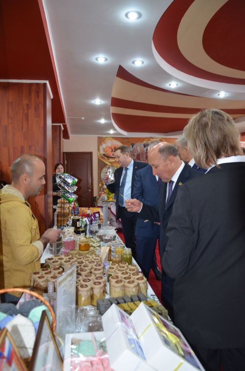 Марат Әхмәтов район җитештерүчеләре продукциясен авыз итеп тә карады