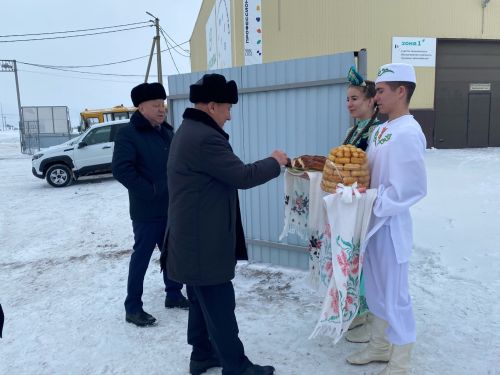Дәүләт Советы рәисе урынбасары аграр көллиятнең яңа техникасы белән танышты