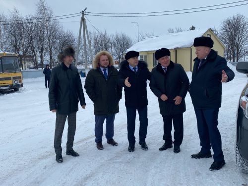 Дәүләт Советы рәисе урынбасары аграр көллиятнең яңа техникасы белән танышты