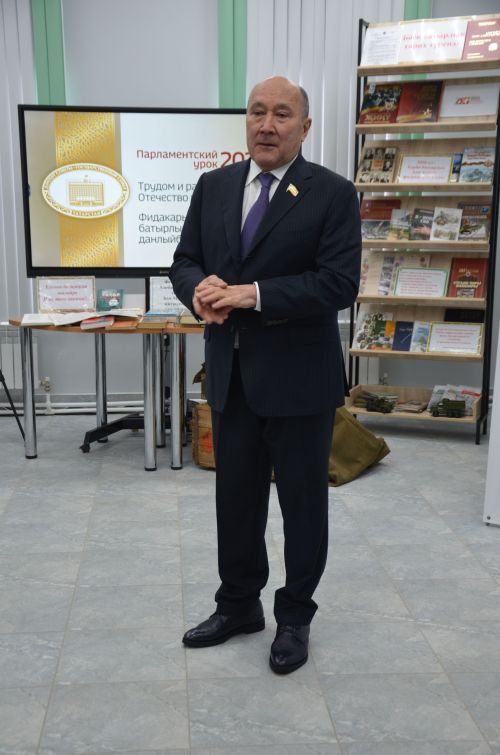 Марат Әхмәтов парламент дәресендә катнашты