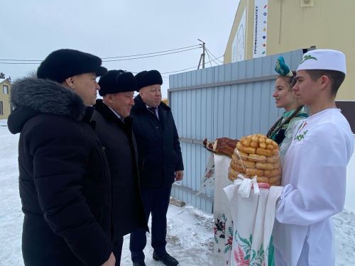 Дәүләт Советы рәисе урынбасары аграр көллиятнең яңа техникасы белән танышты
