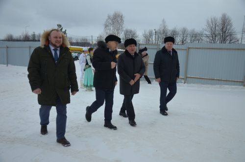 Дәүләт Советы рәисе урынбасары аграр көллиятнең яңа техникасы белән танышты