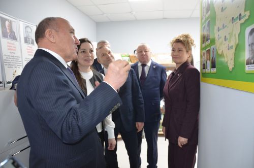 Марат Әхмәтов парламент дәресендә катнашты
