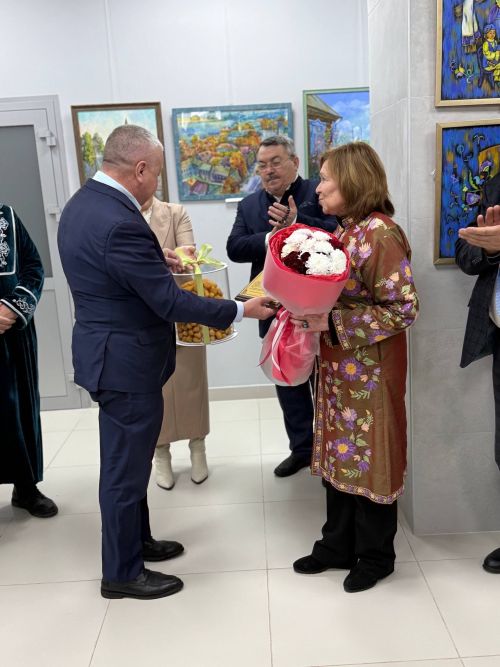 Музейда Алсу Тимергалина рәсемнәре күргәзмәсе эшли