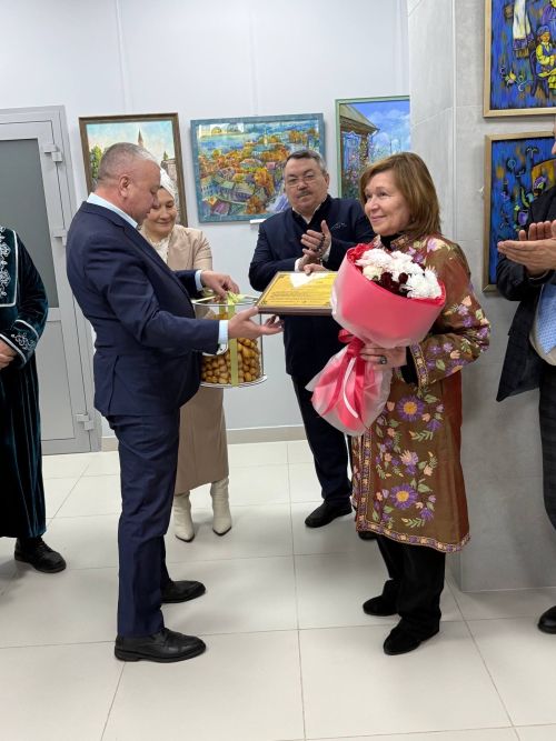 Музейда Алсу Тимергалина рәсемнәре күргәзмәсе эшли