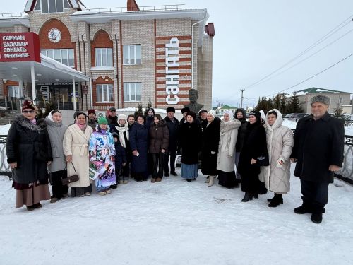 Район кунакларын Илһам Шакиров һәйкәле очраштырды