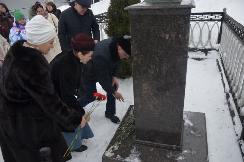 Район кунакларын Илһам Шакиров һәйкәле очраштырды