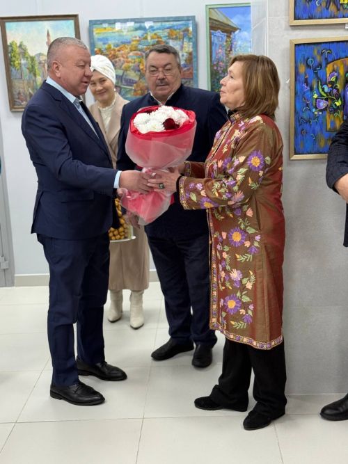 Музейда Алсу Тимергалина рәсемнәре күргәзмәсе эшли