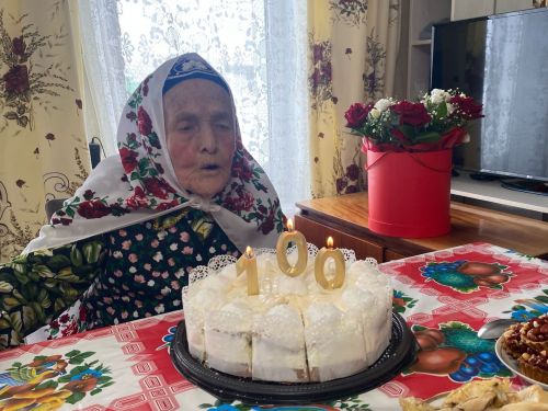 “Аллаһ биргән гомерләрнең кадерен белергә кирәк”, - ди 100 яшен тутырган Әсфия апа