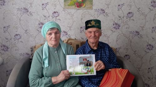 Урта Кәшердә яшәүче Гайфуллиннарны алтын юбилейлары белән котладылар