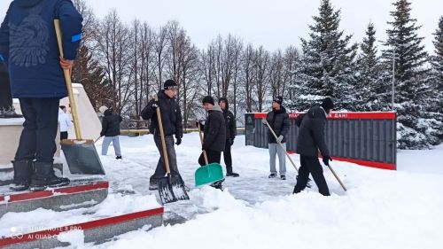 Сармановские ученики привели в порядок мемориал павшим героям