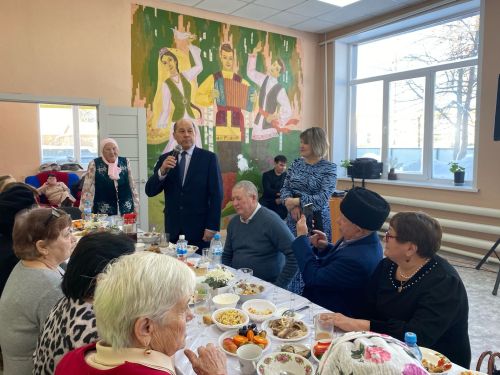Югары Әхмәт авылы ветераннары әйдаманы Гөлүсә апа Ризатдинова Финляндиядә туган