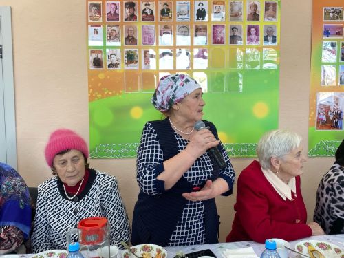 Югары Әхмәт авылы ветераннары әйдаманы Гөлүсә апа Ризатдинова Финляндиядә туган