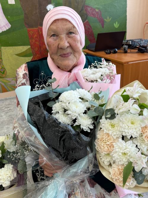 Югары Әхмәт авылы ветераннары әйдаманы Гөлүсә апа Ризатдинова Финляндиядә туган