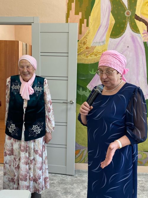 Югары Әхмәт авылы ветераннары әйдаманы Гөлүсә апа Ризатдинова Финляндиядә туган