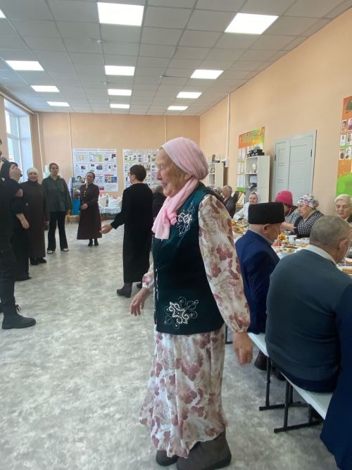 Югары Әхмәт авылы ветераннары әйдаманы Гөлүсә апа Ризатдинова Финляндиядә туган