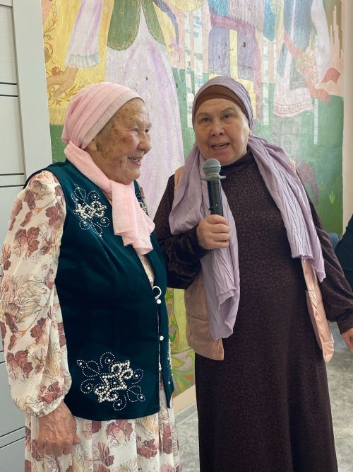 Югары Әхмәт авылы ветераннары әйдаманы Гөлүсә апа Ризатдинова Финляндиядә туган